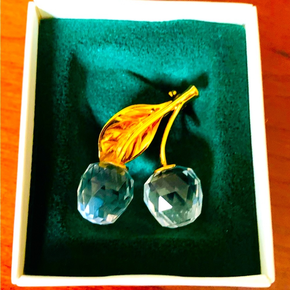 Vintage Swarovski crystal collection brooch pin cherries with gold plated leaf